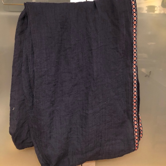 Infinity scarf with embroidered edge. - Picture 2 of 2